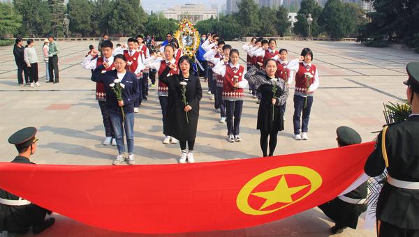 清明祭英烈 (7) 清明祭英烈 (7)